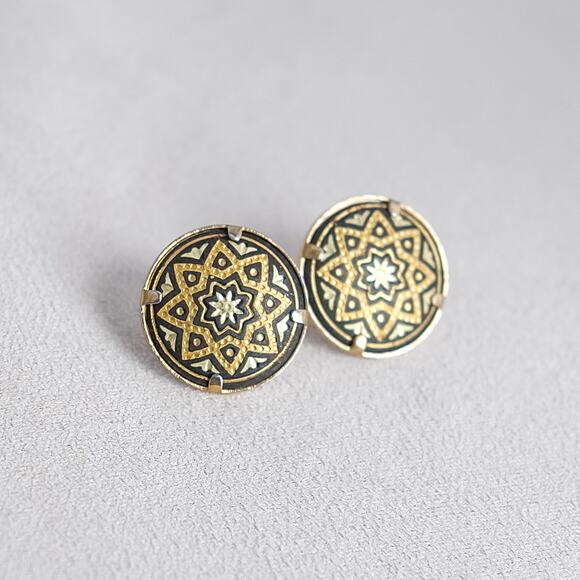 Vintage Damascene Large Stud Earrings Round Black Gold Star Pattern 1970s 1/2" - Picture 1 of 5